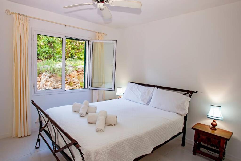 Villa Cecylia Es Canutells Екстериор снимка