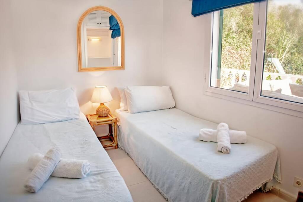 Villa Cecylia Es Canutells Екстериор снимка